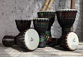 YUKA DJPC08-16  джембе, веревочная настройка, размер: 8"(20см)-16"(40см), мембрана и корпус: пластикю Декорирован в карибском стиле